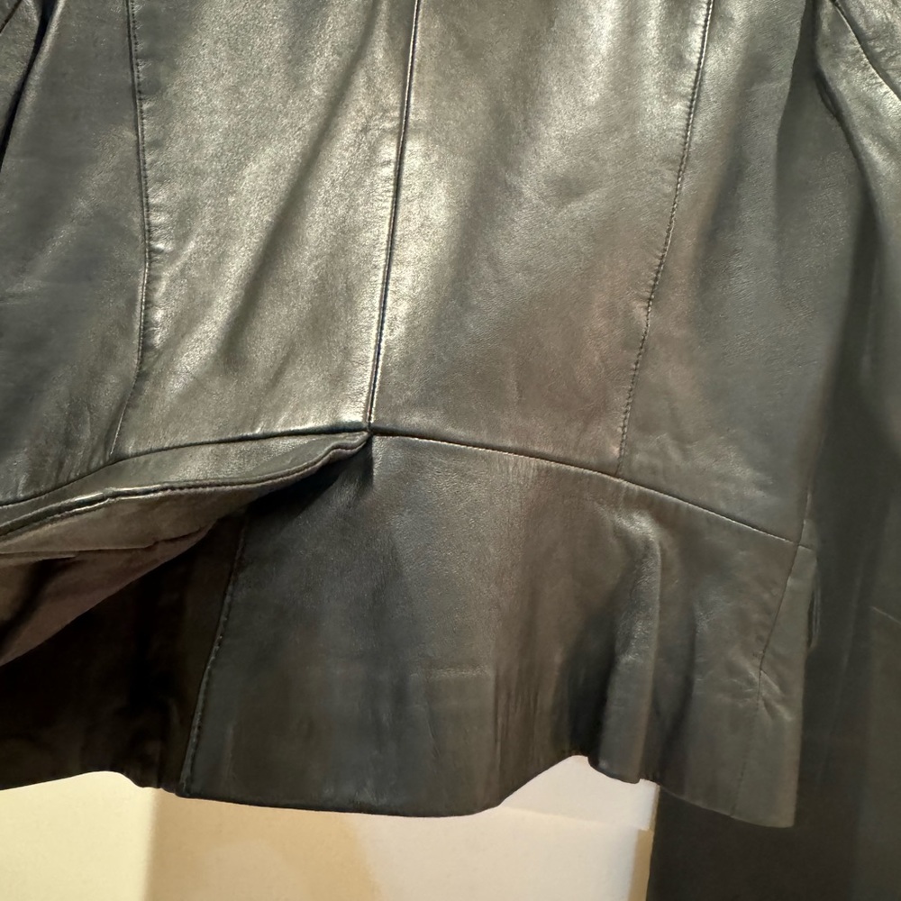Woman leather jacket - Picture 6 of 6